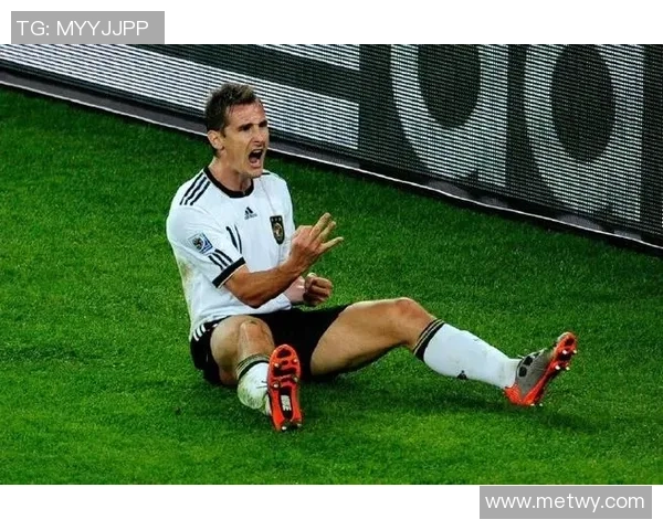 克洛泽球星壁纸高清呈现足球之王传奇瞬间与激情四射的绿茵场景