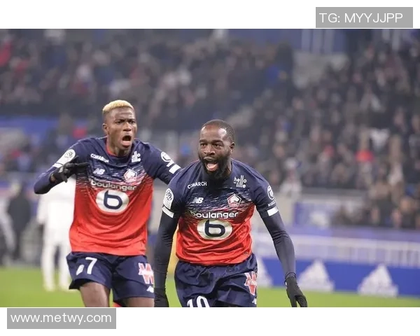 足球前场万金油球星的多面角色与战术价值解析 足球前场万金油球星的多面角色与战术价值解析